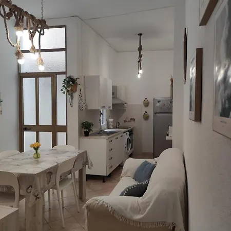 Casa Polpo Giallo Vakantiehuis SantʼAntìoco